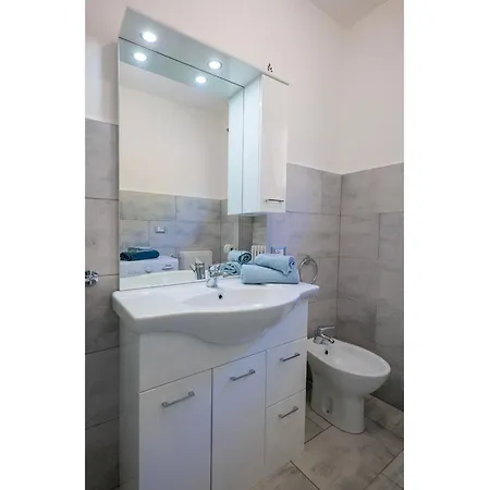 Rosanna Apartment
